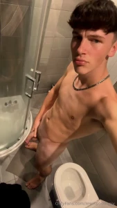 I woke up with a raging hard on need some morning head joining me in