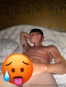 Just spunked a big hot load on my abs who s gonna cum lick them clean