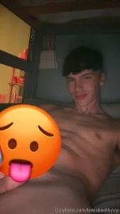 Just filmed a new super hot wank session ended with a huge cumshot on