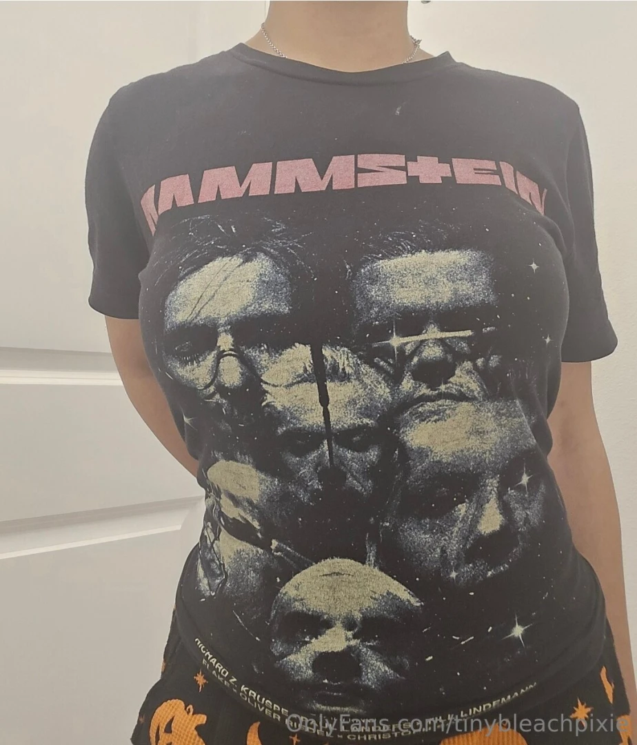 Do you like my shirt daddyyy 