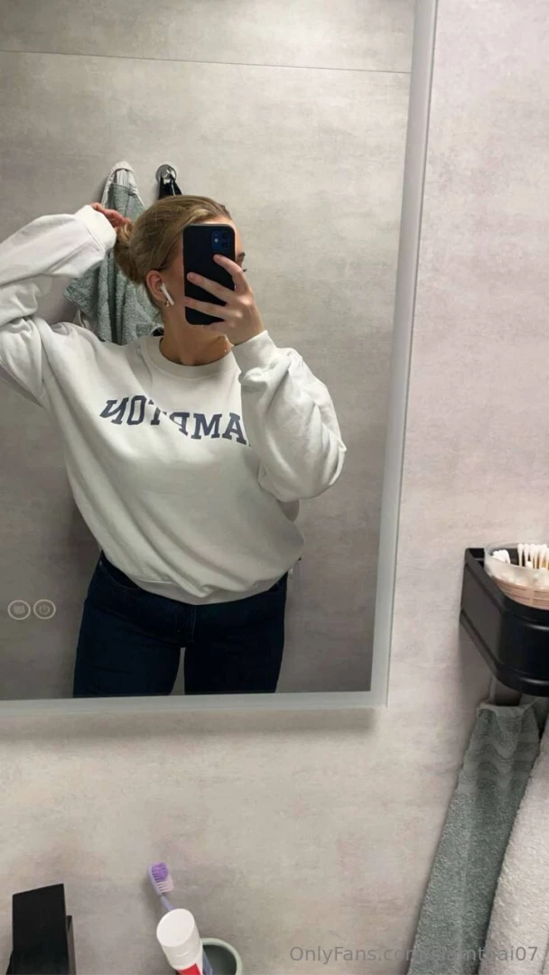 Obligatoriskt att fotta i mammas badrum 