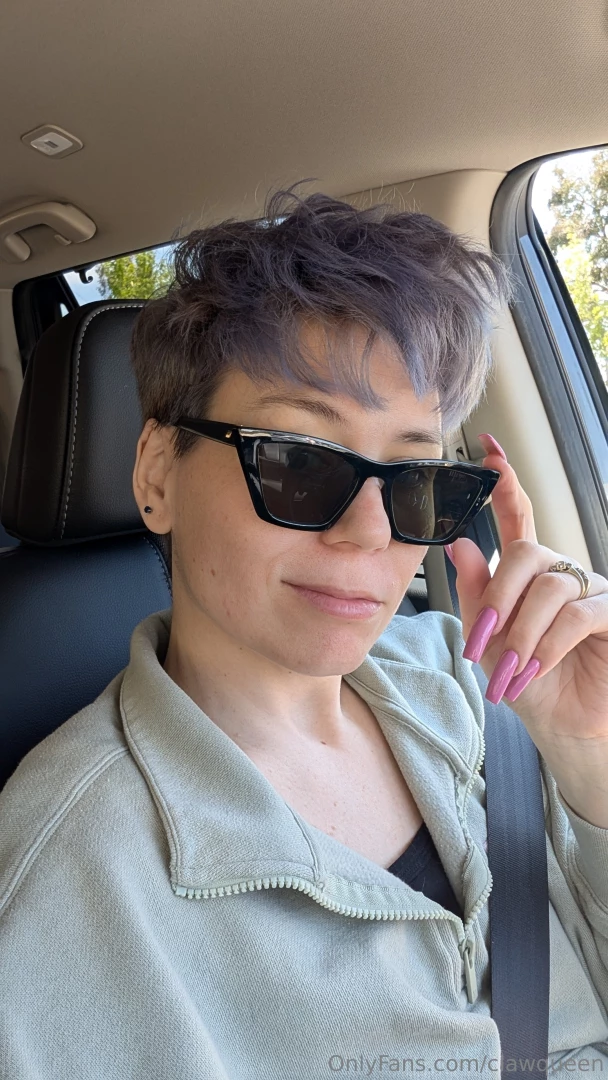 Having a little pink mauve nail moment 