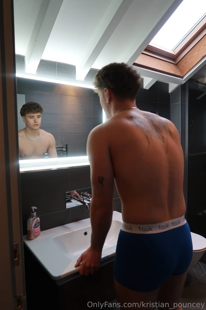 Pov me getting random flashbacks care to make some new memories 