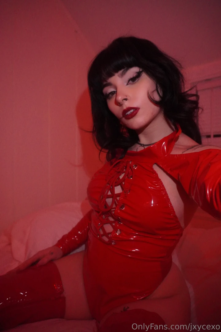 Just sent a photo set w partial nude shots of this look out 