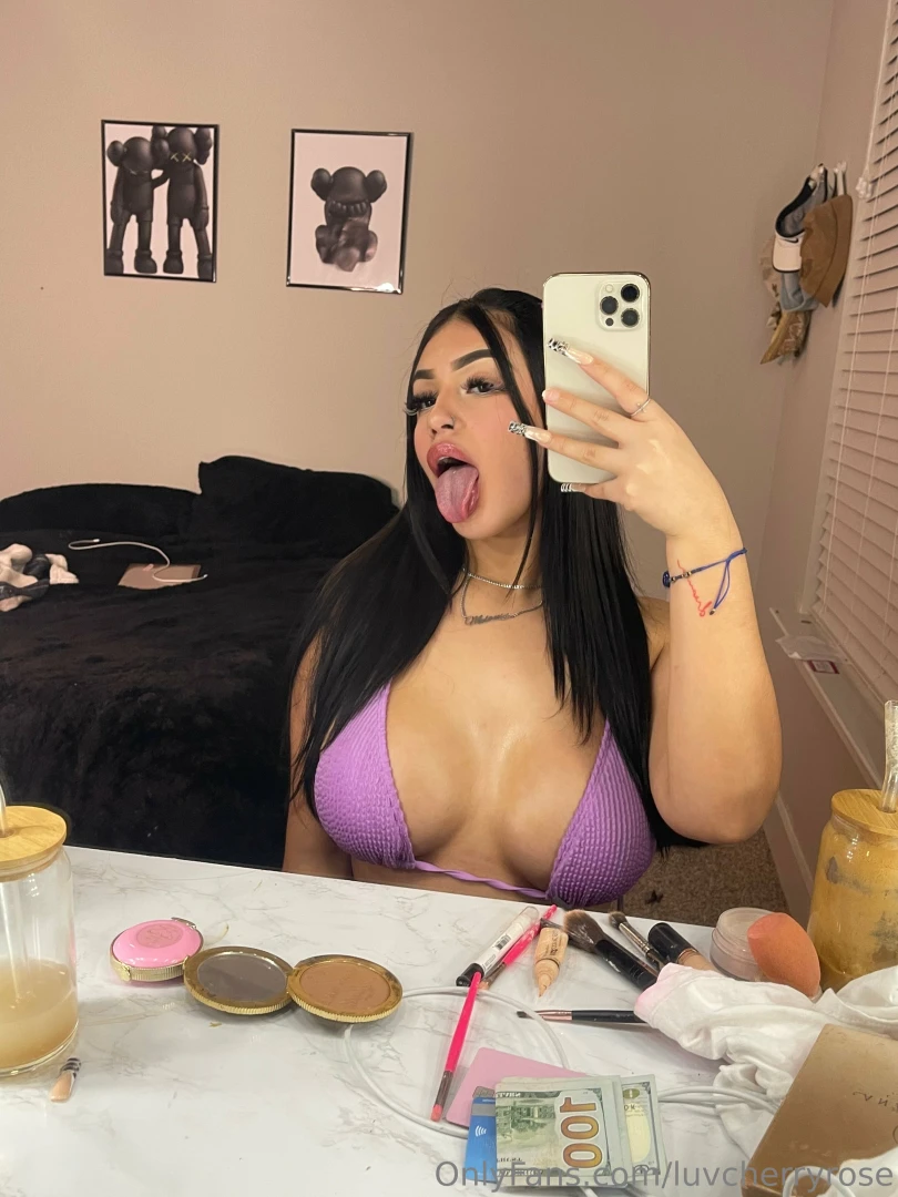 Cum on my titties or mouth 