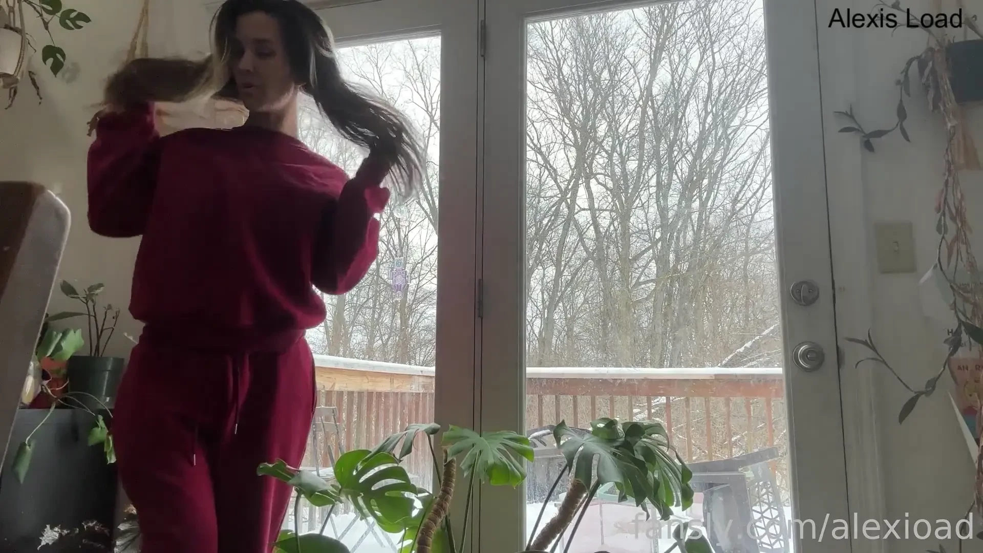 Sweats on dildo riding for warmth milf it s so cold outside i don t part 1 