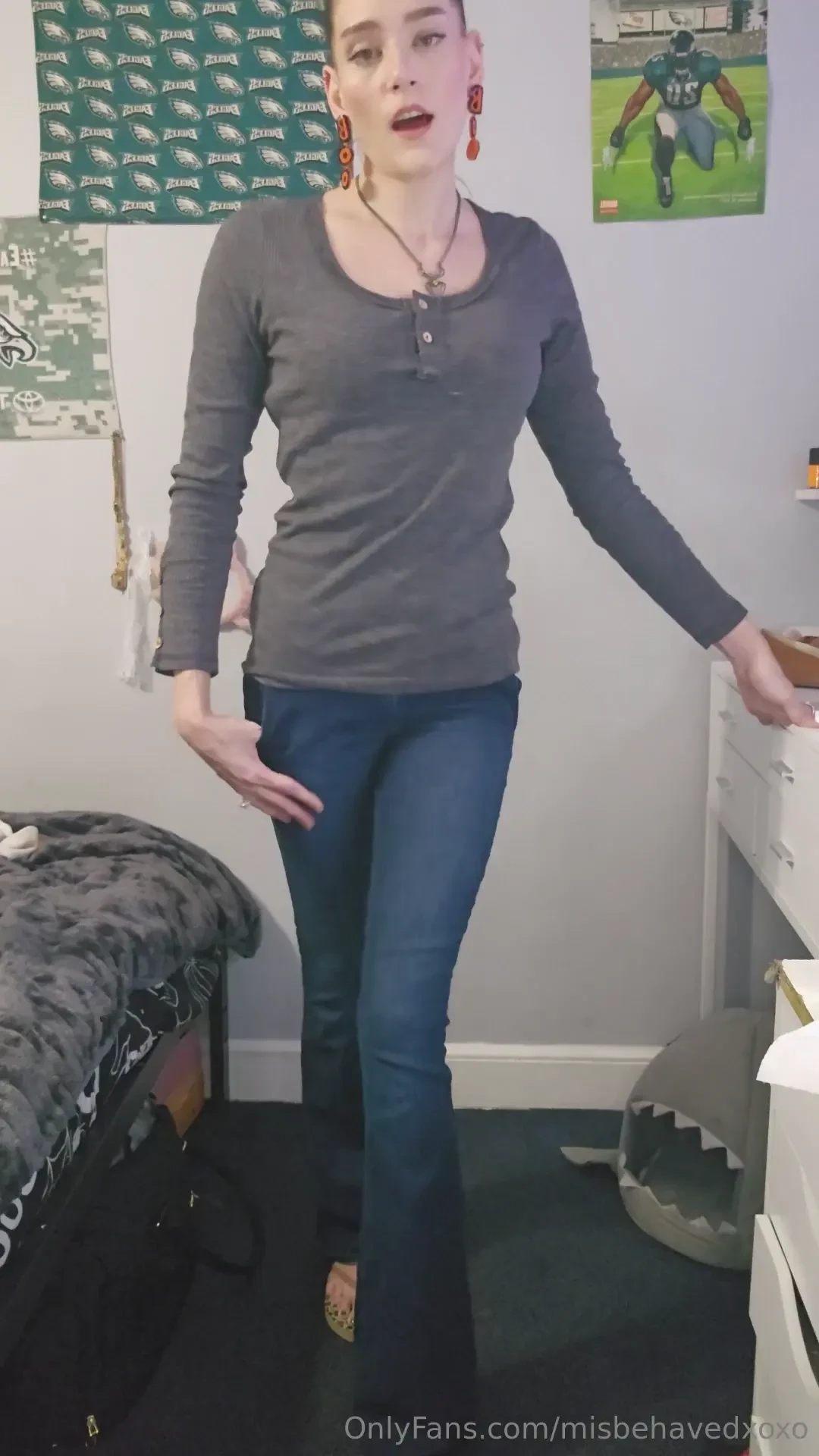 Jeans flipflops amp masturbation 