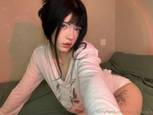 I m in bed but not asleep impress me