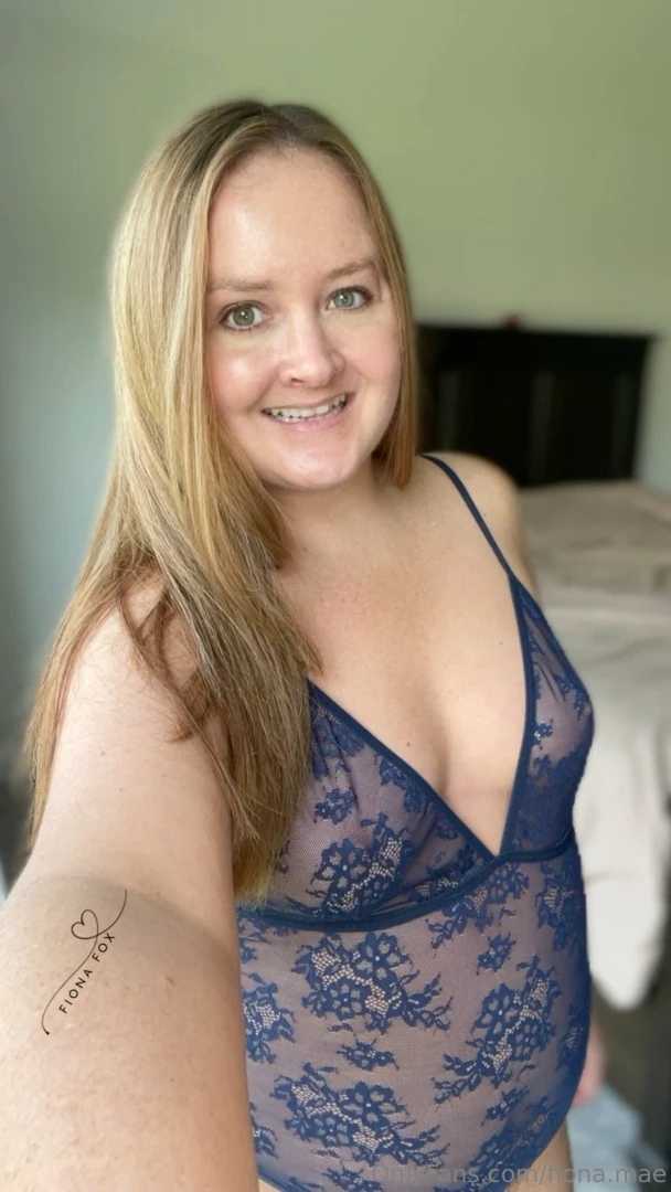 I m the kinda girl who reads books and rides your face til you beg 