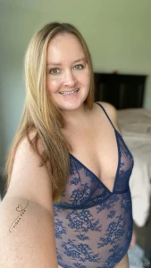 I m the kinda girl who reads books and rides your face til you beg