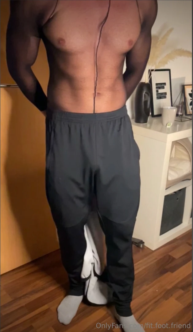 Watch me pose in my nylon bodystocking and show off my muscles after 