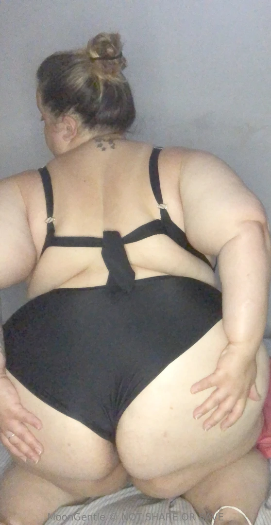 Your queen have a cute bikini do you think a need a new one 