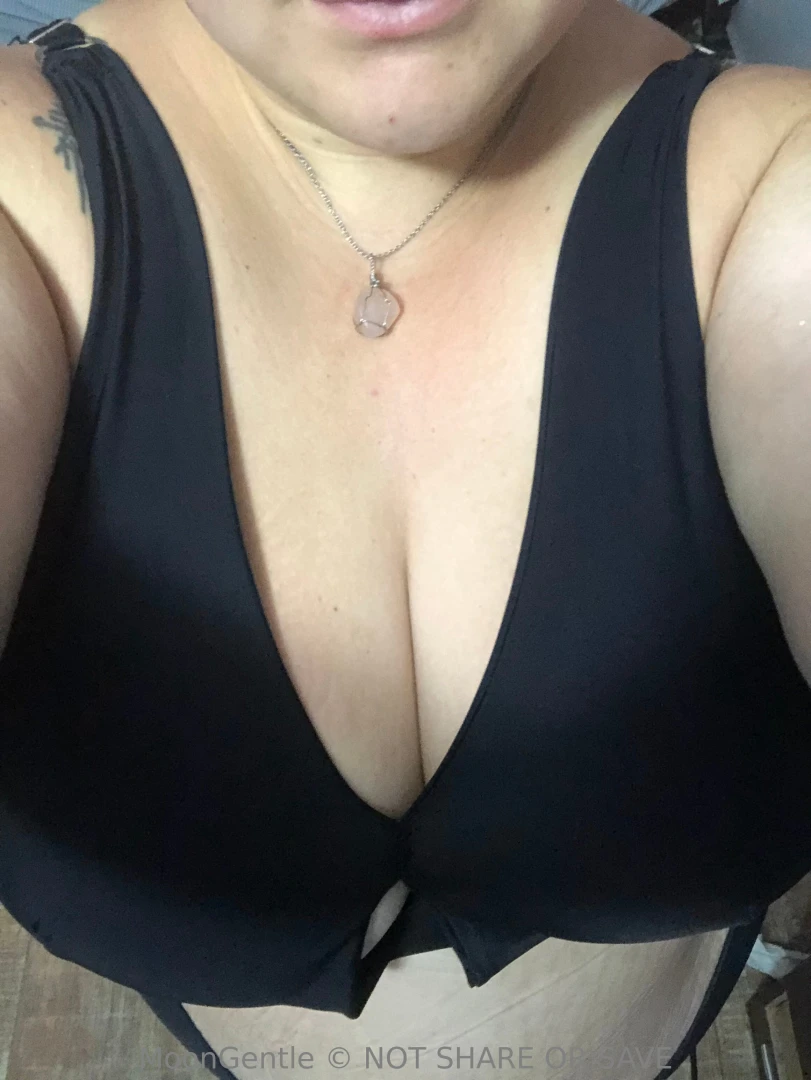 Your queen have a cute bikini do you think a need a new one part 1 