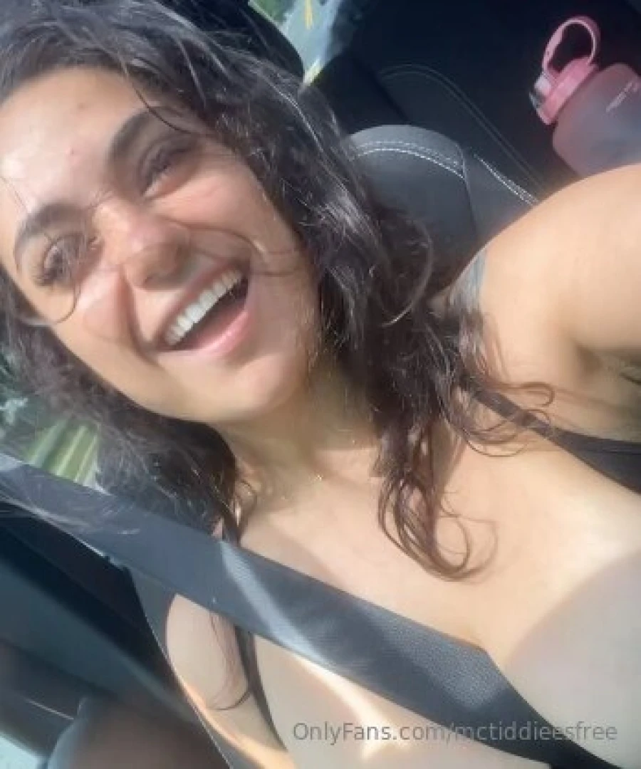 Driving around in public with my tits out hope everyone saw it 