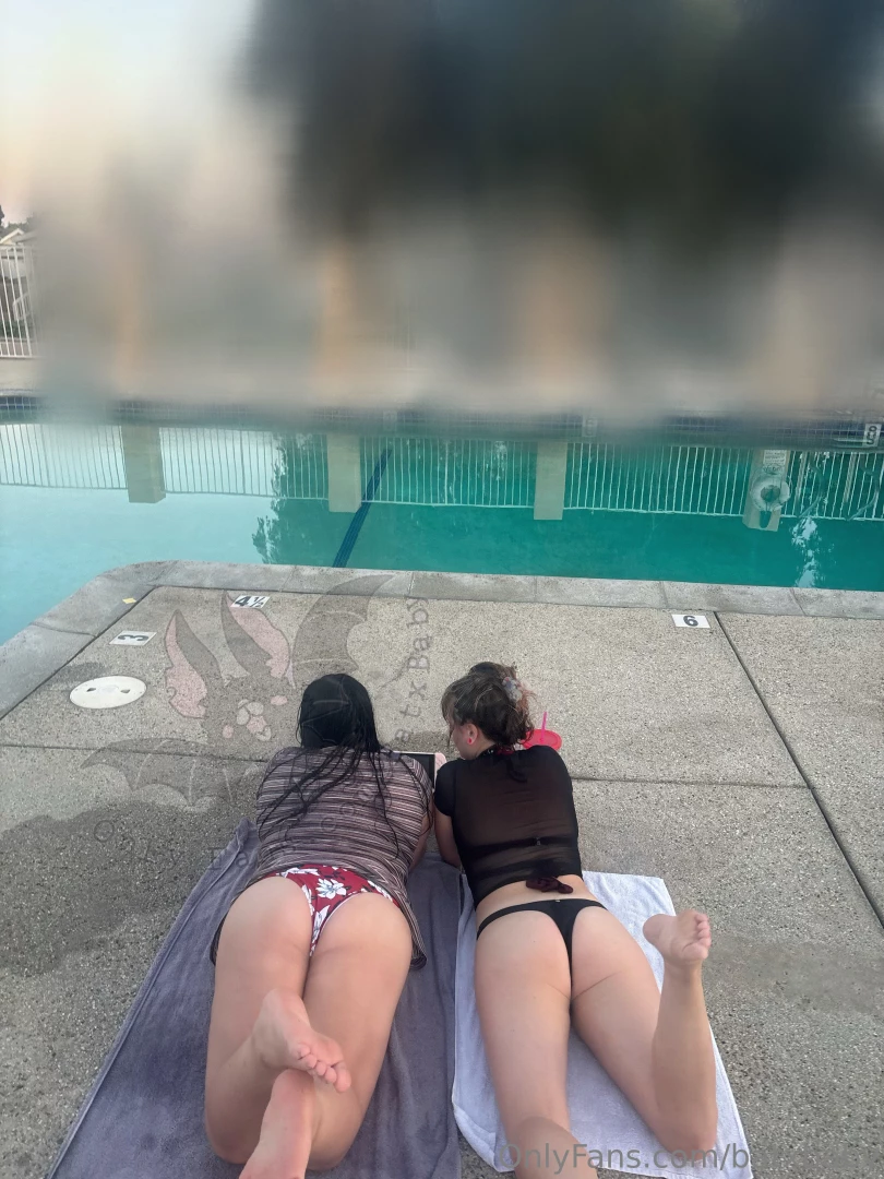 Stay tuned playing animal crossing live tonight and tomorrow night w 