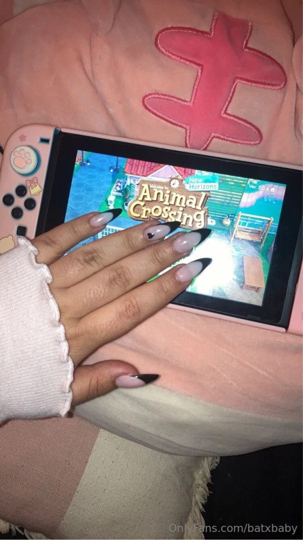 Help me pay for my nails i miss getting my nails done help me feel 