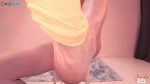 Full 11 mins with screenshots naughty becky rubs her pussy amp cums