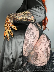 Worship this ass just like how you worship mommy