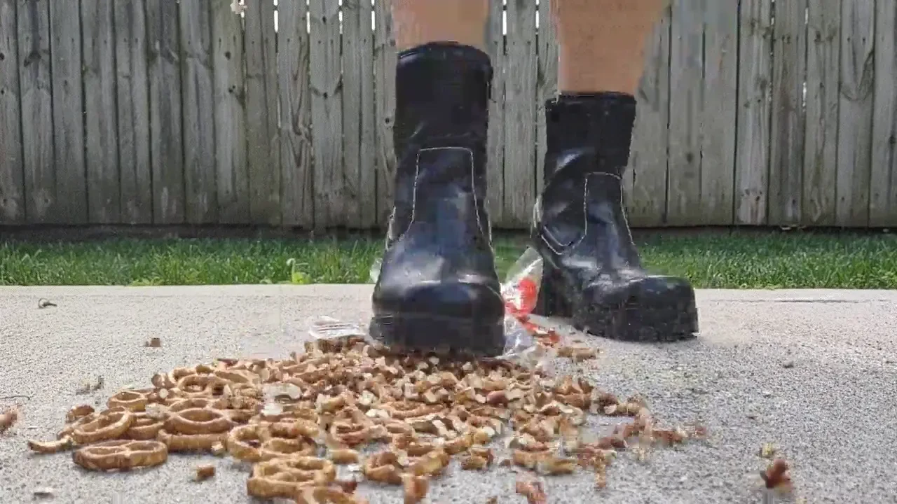 I love a crunchy snack 