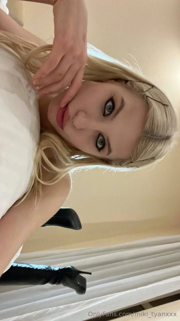 Damn i woke up in such a horny mood and i think you will be horny too 