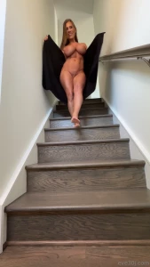 Wait for me i ll be right down