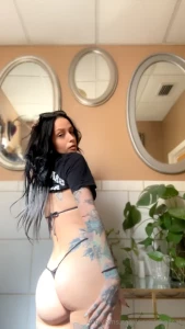 Iso a cute girl to take shots from my butt cheeks