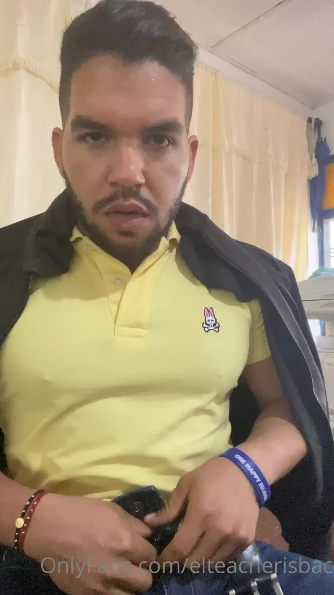 Anda muy hot en el trabajo 