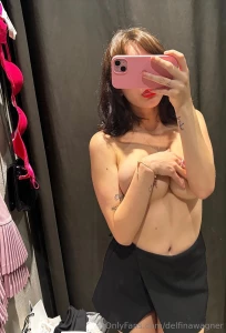 Me encanta probarme ropa y sentirme linda en el vestidor
