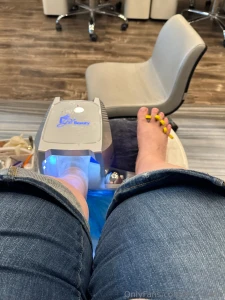 If anyone has a feetfinder account i am selling pics there trying to