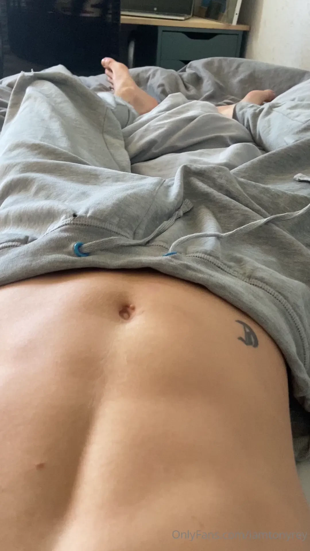 I woke up so horny i need someone to sit on it 