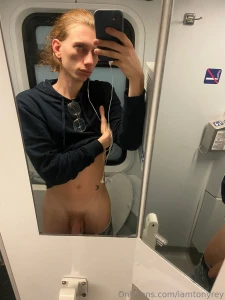 Would you join me in the toilet i let the door unlocked