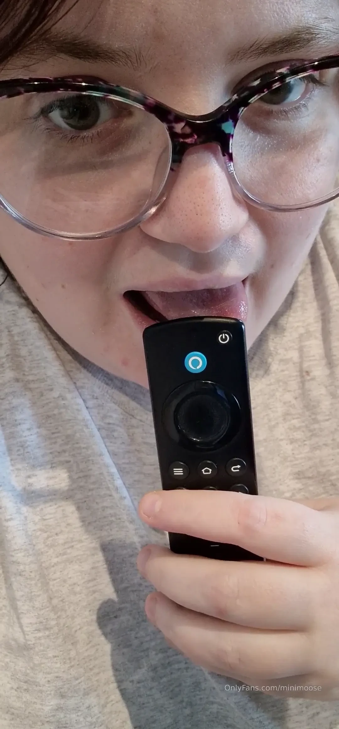 If only this was a dick not a remote i was sucking on 