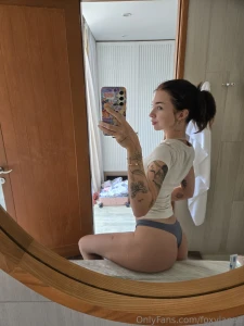 Do you enjoy photos of my back i m quite uncertain about it sometimes part 1