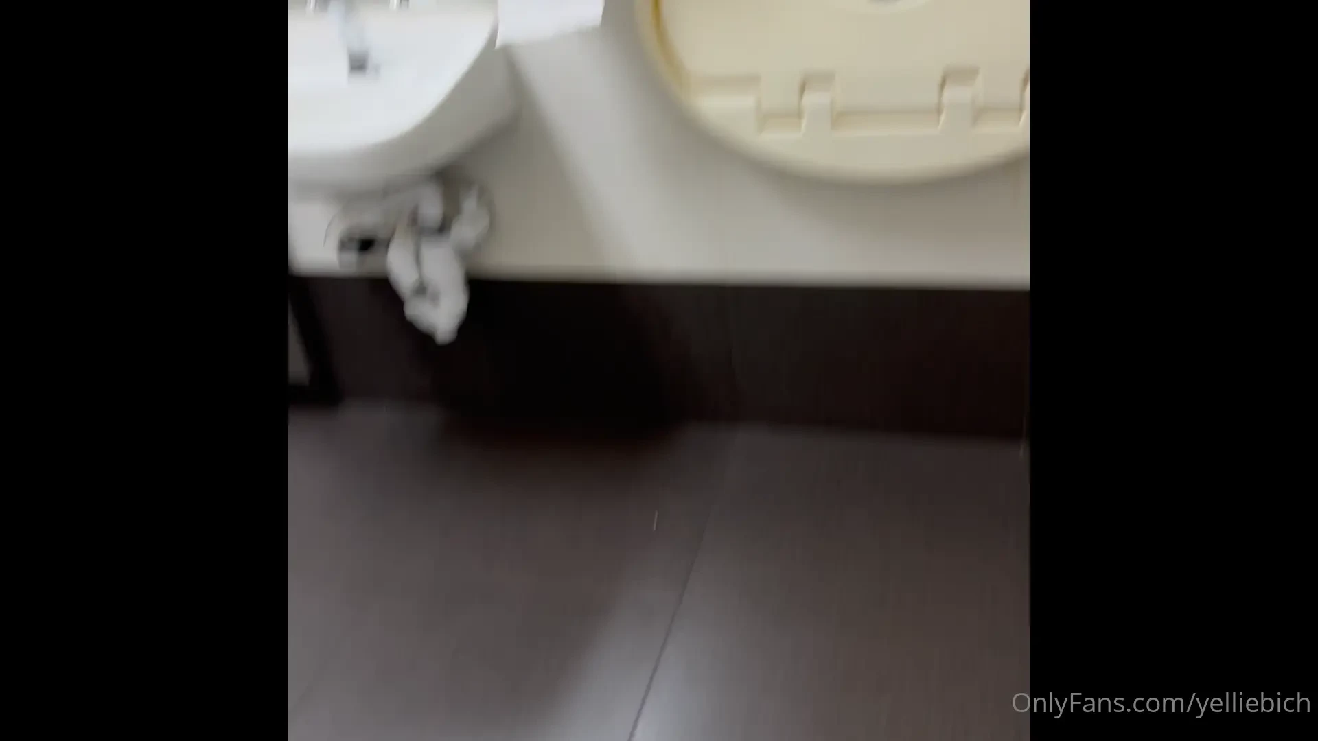 I had to play with my pussy at the air port i was so horny 