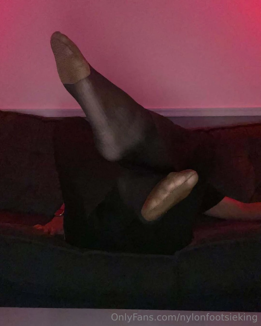 Red light special who wants to worship these babuu sheer feet part 1 