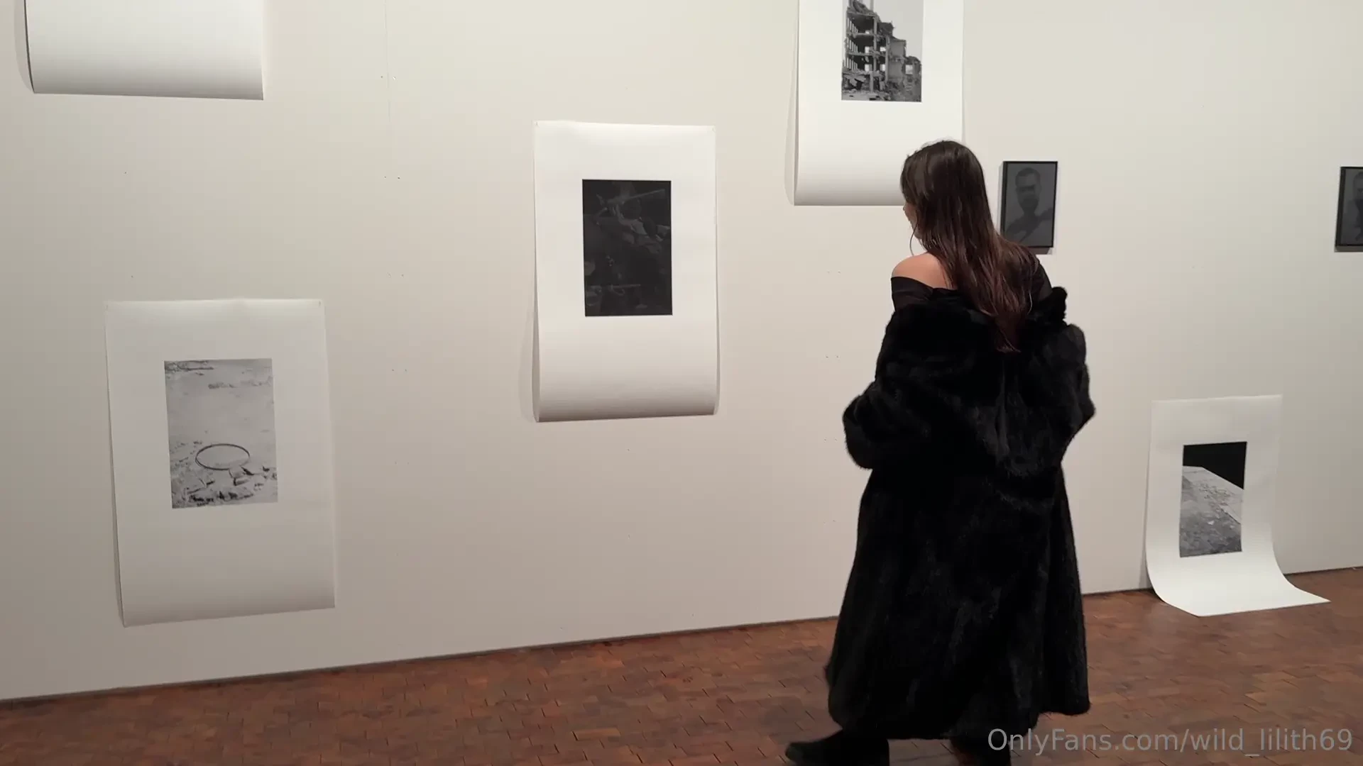 I like art exhibitions 