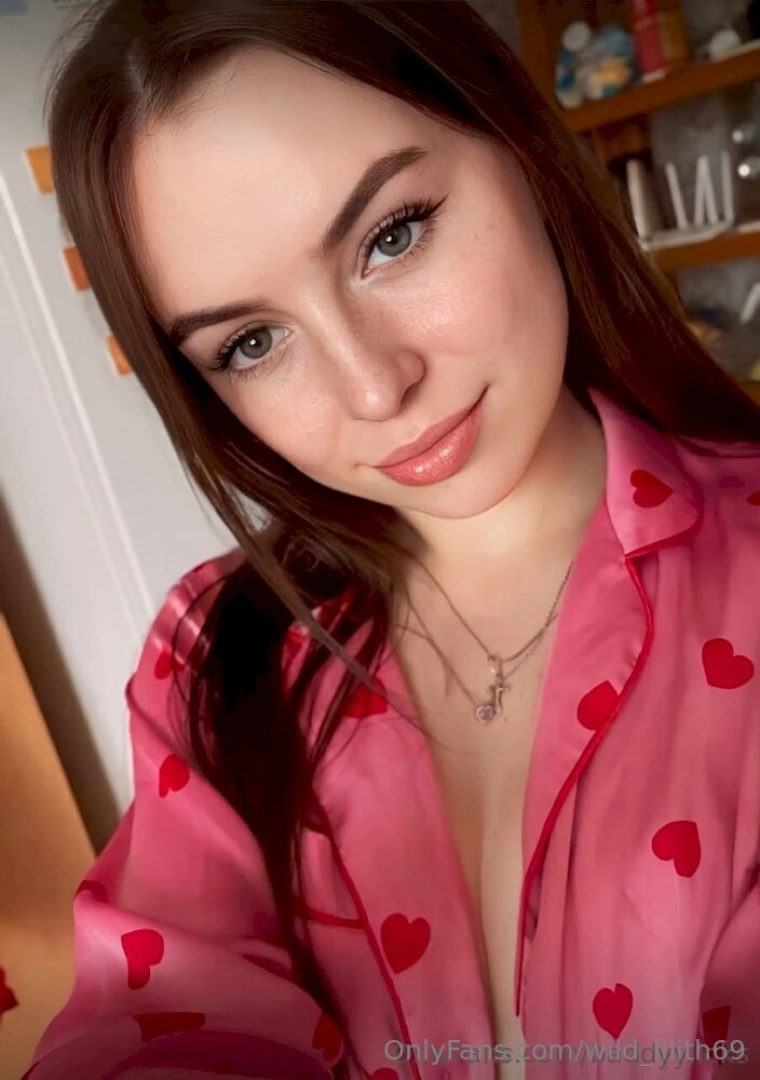 Classy seductive amp exclusive baddyylicks doesn t chase attention she part 43 