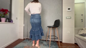 That skirt fit her booty so well