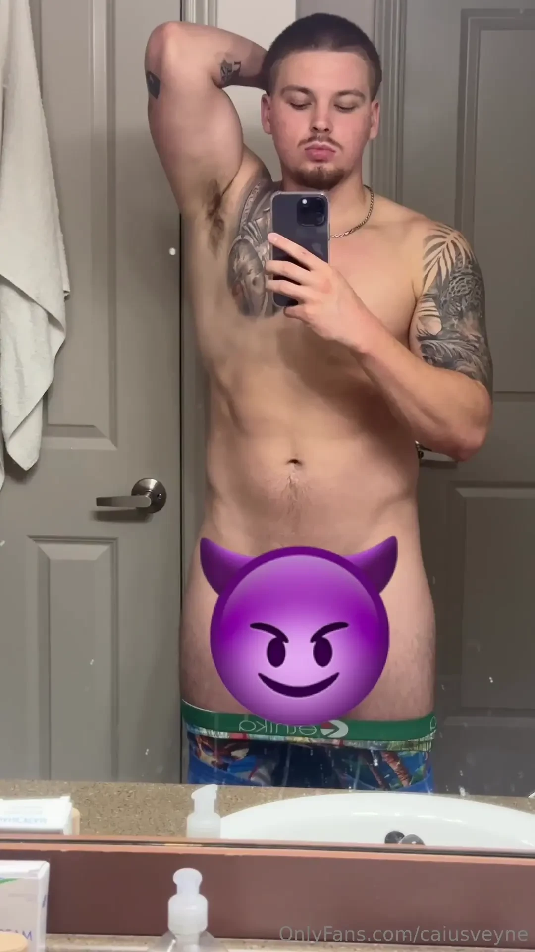 Nice mirror video i want it to grow fully hard in your mouth 