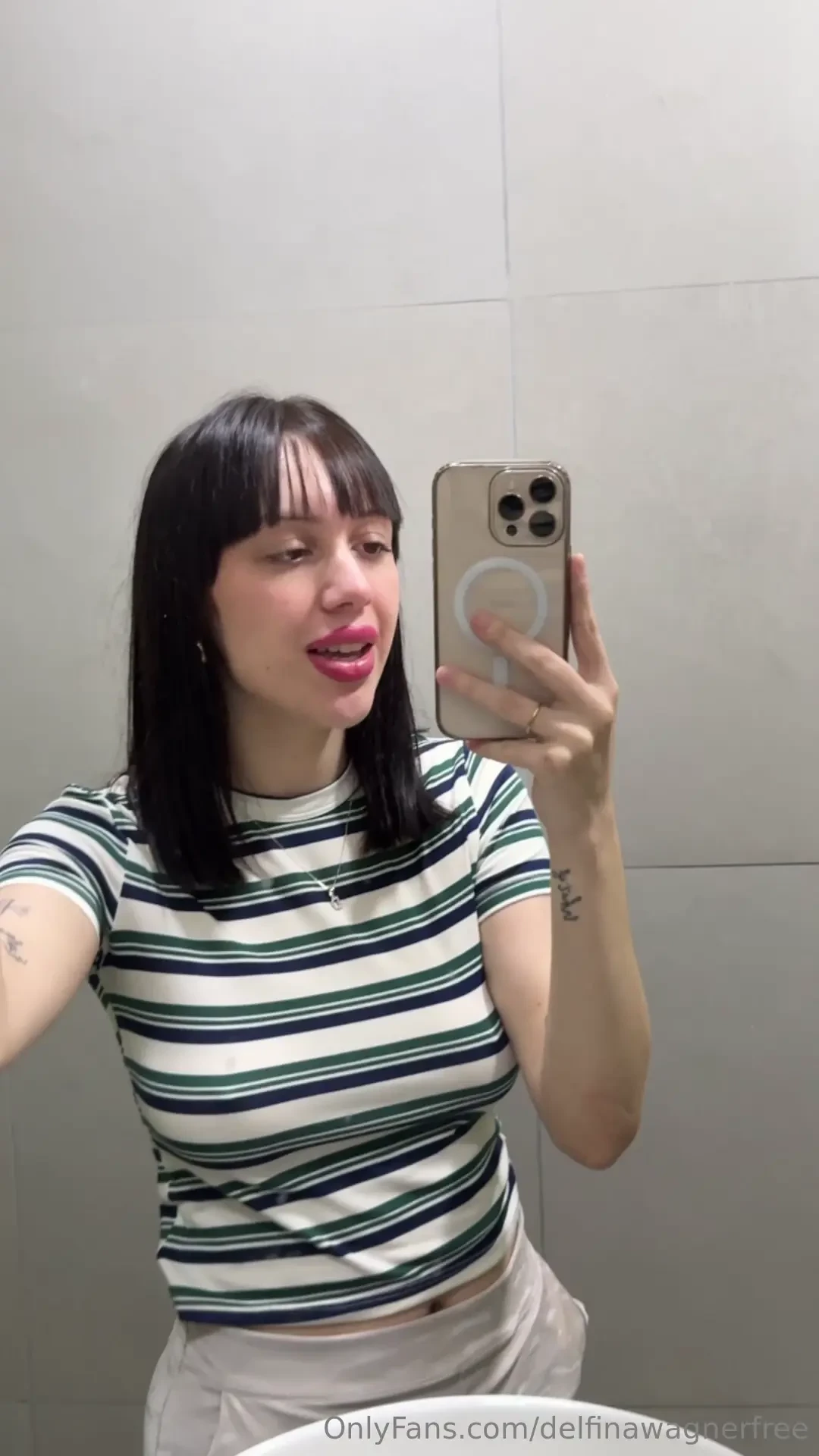 Un videito cantando para los pibes de onlyfans 