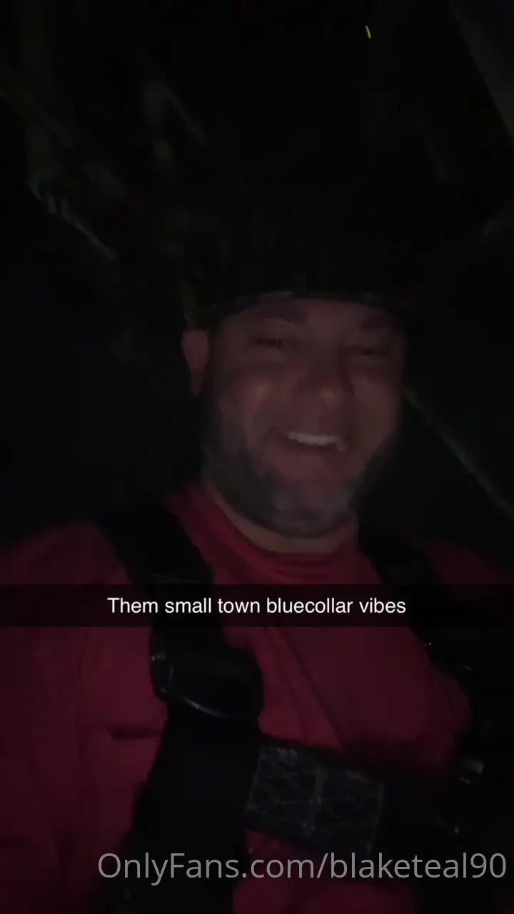 Them bluecollar small town vibes needs some ass who gonna give it to 