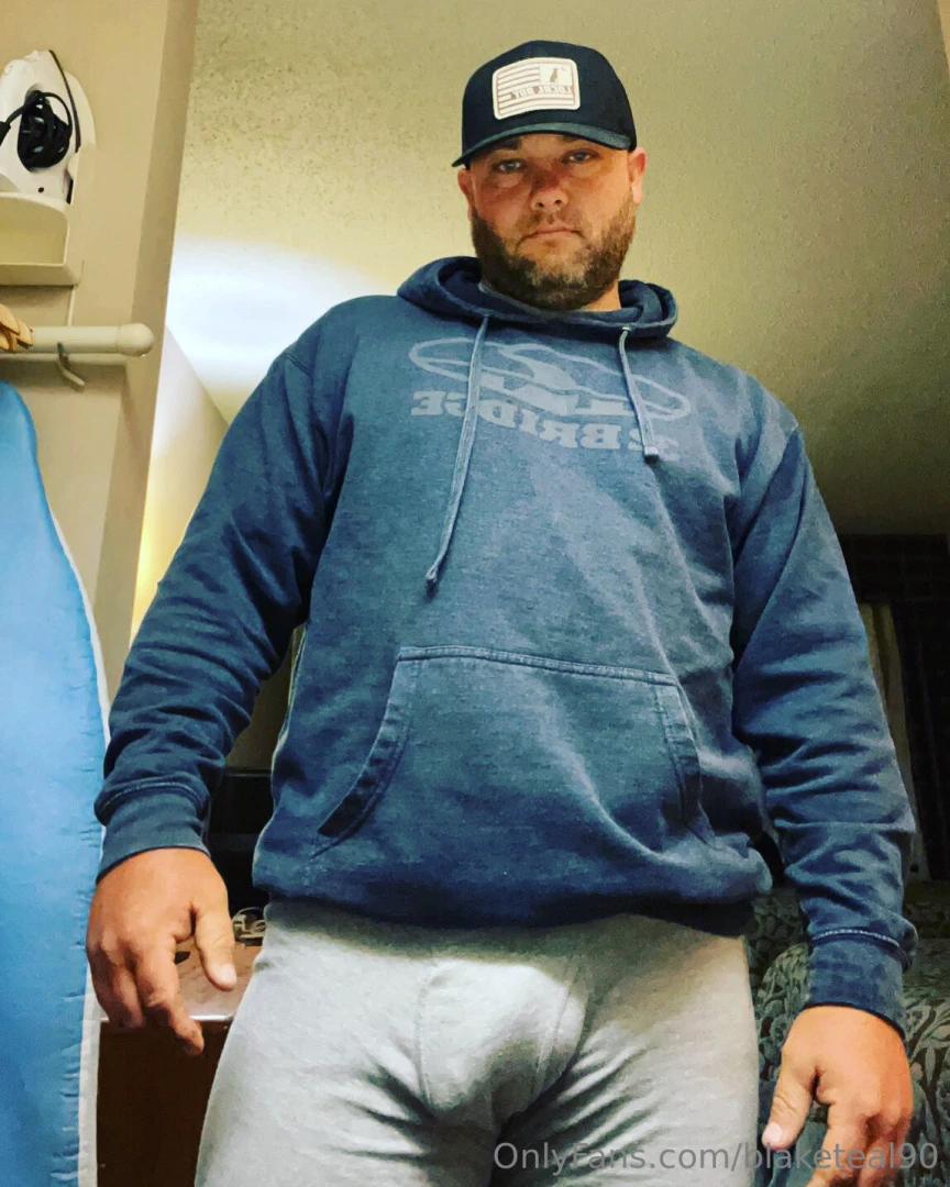 Hey lil momma ya see me yet 