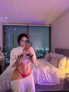 I show the back amp the front on my vip page niykeecruz