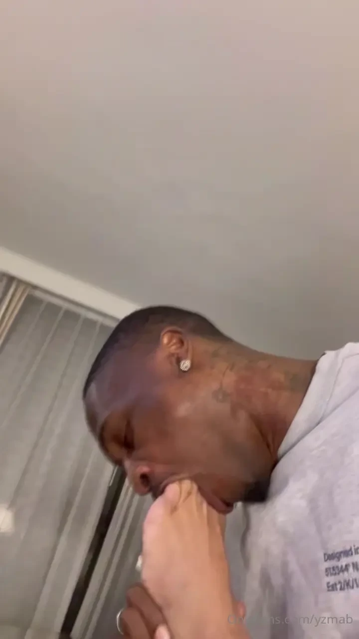 We all like a lil toe sucking right 