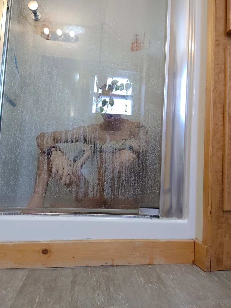 I m scheduled on my paid page threw the 16th so far sailerboy91 