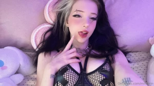 I think i m gonna start doing sexting soon guys yes with pics and