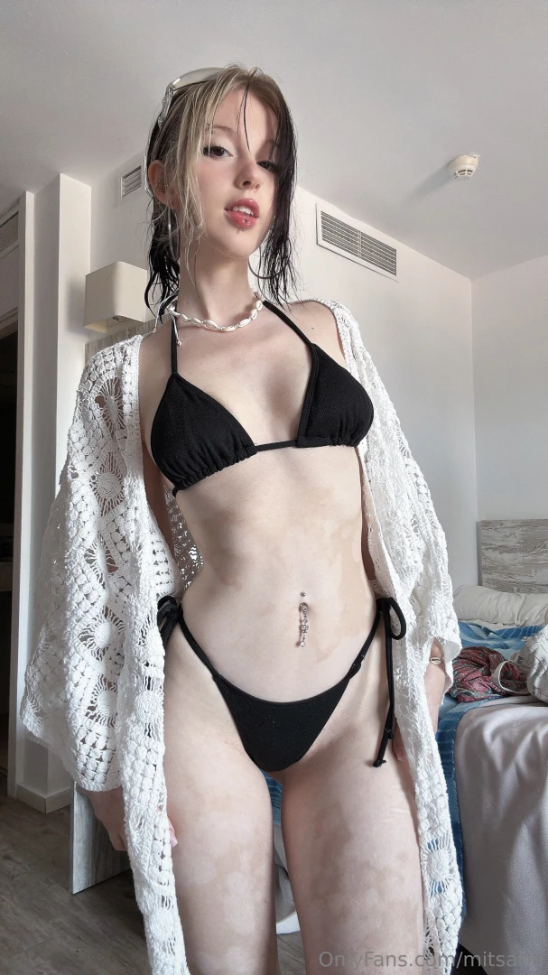 Omg i forgot to post my outfit for my beach day before here it is also part 2 