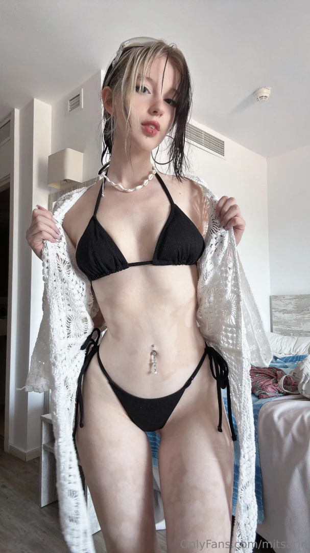 Omg i forgot to post my outfit for my beach day before here it is also 