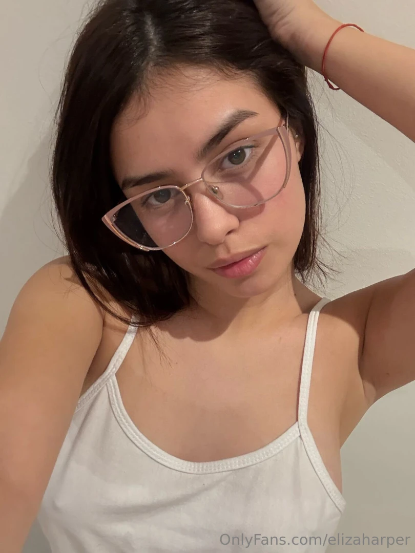 You like woman with glasses 