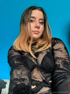 Cette tenue est vraiment sexy non en plus les posts dedans deviennent